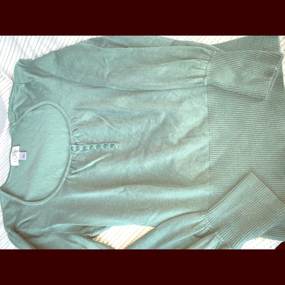 LOFT scoop neck w perfect button sleeve details